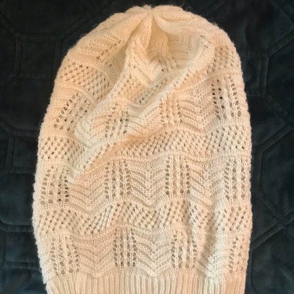 two beanies, black and white - Picture 3 of 3